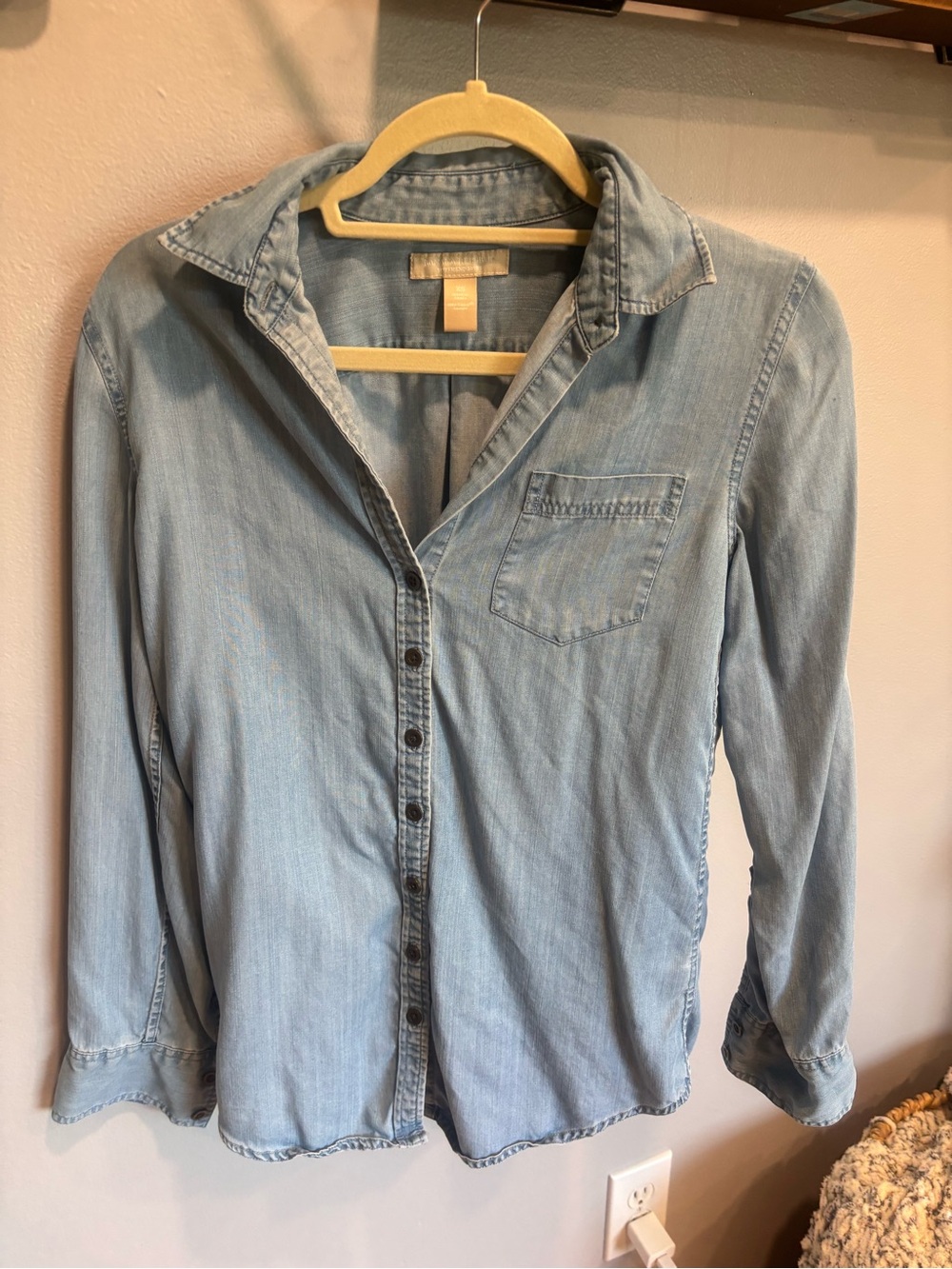 Banana Republic 100% Tencel Lyocell Chambray Boyfriend Button Down Shirt XS